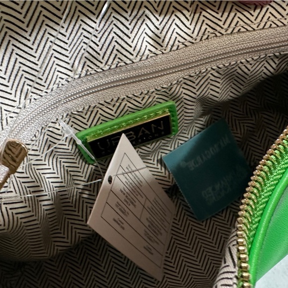 Urban Expressions NWT Green Braided Crossbody - Picture 4 of 6